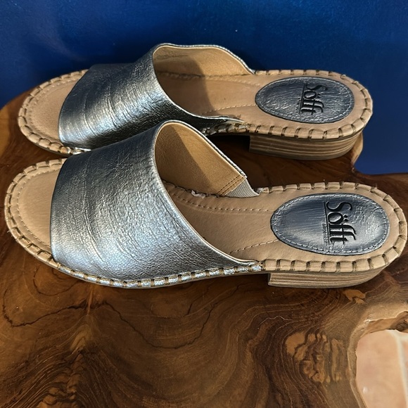 Women's Sofft Nalanie Silver Metalic Leather Slide Sandals Size 9.5 - Picture 2 of 6